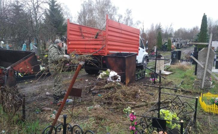 В Курской области администрации пяти сельсоветов суд обязал сделать мусорки на кладбищах