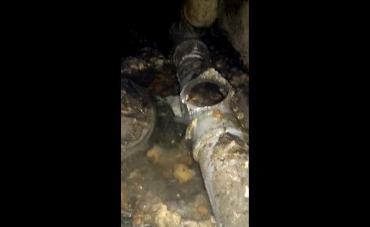 В Курске в доме на улице Дейнеки затапливает подвал