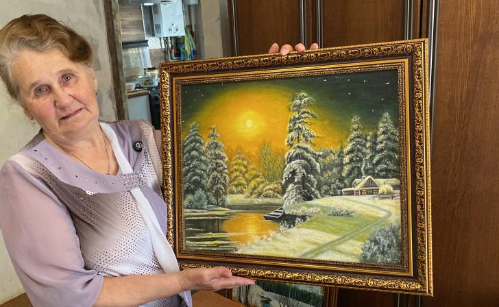 Художница восстанавливает картины, навсегда оставшиеся в суджанской библиотеке