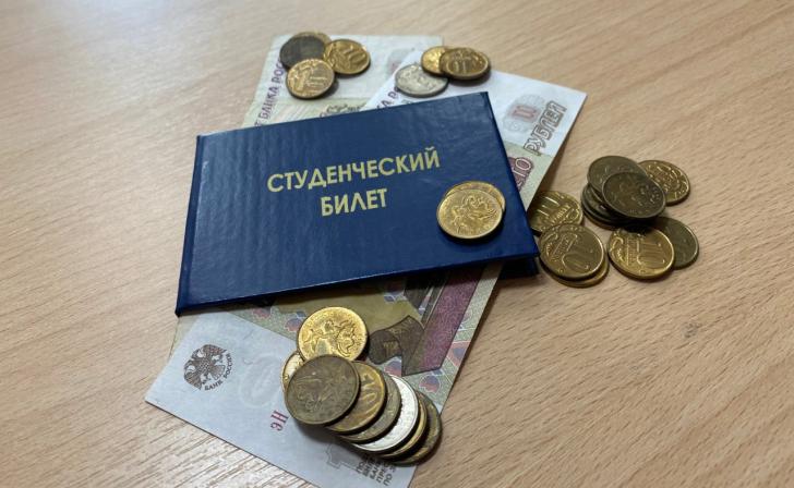 В Энгельсе сотрудница вуза за деньги помогала студентам сдавать сессии