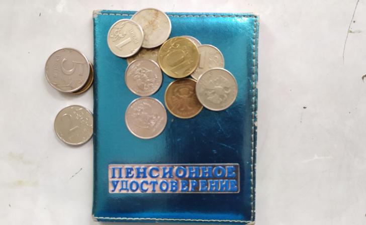 Курянам сообщили о датах зачисления пенсий и пособий в октябре