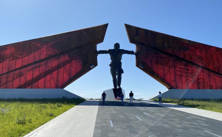 Прокуратура через суд хочет взыскать со строителей мемориала в Понырях более 1 миллиарда