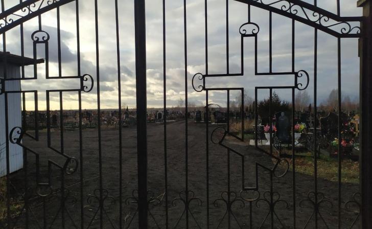 В Курской области прокуратура нашла нелегальное кладбище
