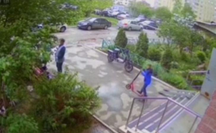 В Курске полиция ищет похитителя самоката