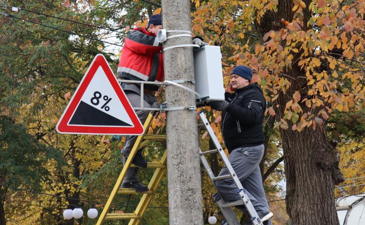В Парке пионеров устанавливают первые 5 видеокамер из 40 запланированных