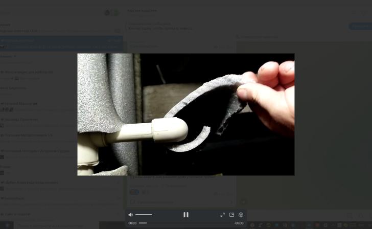 Куряне из дома № 35 по улице Дейнеки показали, как у них в доме утеплили трубы