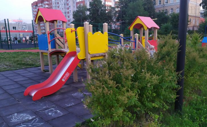 Суд Курска обязал УК привести в порядок детские площадки
