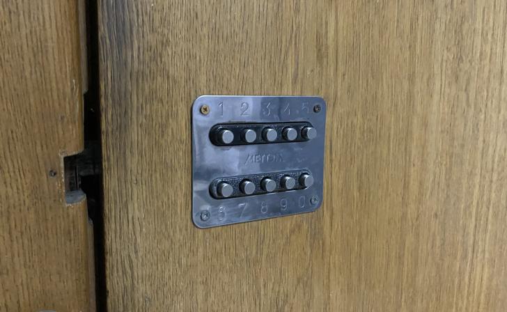 В Железногорске в запертой квартире найден труп