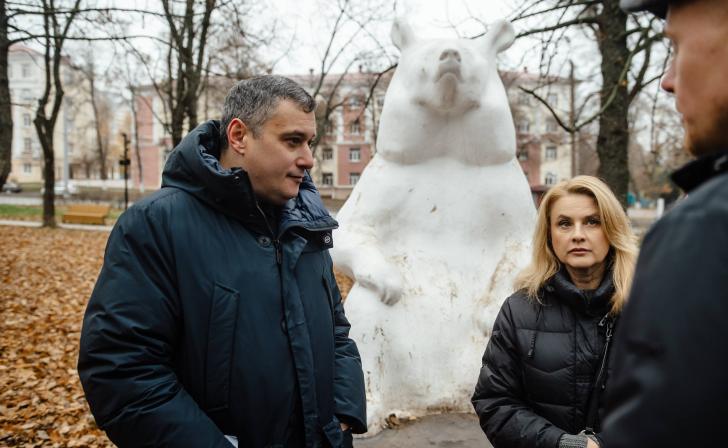 Губернатор велел в Парке Пионеров Курска регулярно отмывать фигуры зверей