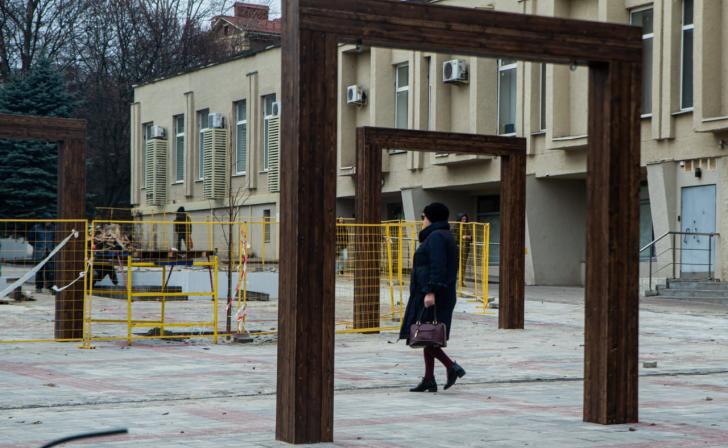 Площадь перед  ТЦ «Куряночка» готова более чем на 80%