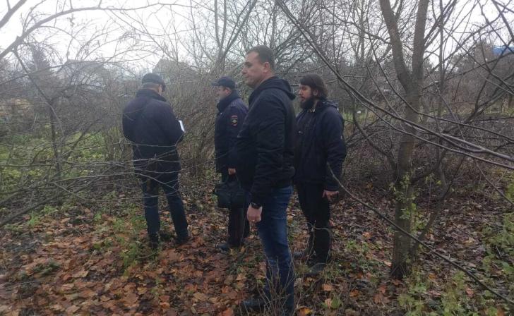 В ручей Ровец куряне сливают отходы