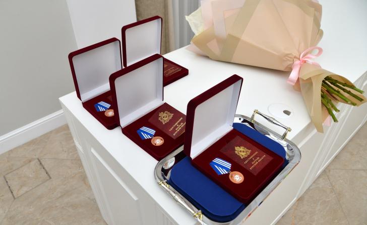 Четверых курян наградили медалями «За заслуги перед Курской областью» III степени