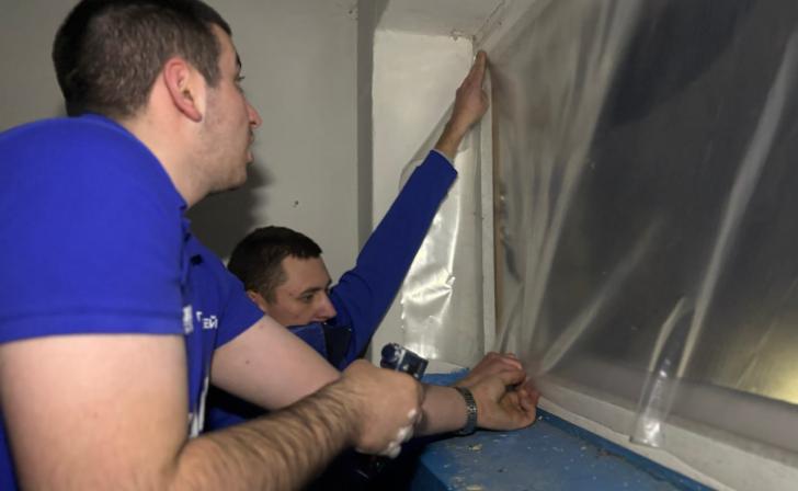 В Курской области активисты помогли устранить последствия прилетов