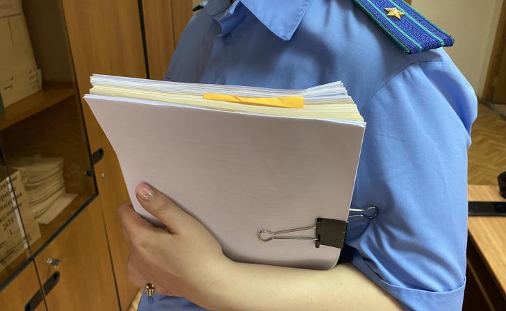 В Медвенском районе суд обязал власти оформить заброшенное здание