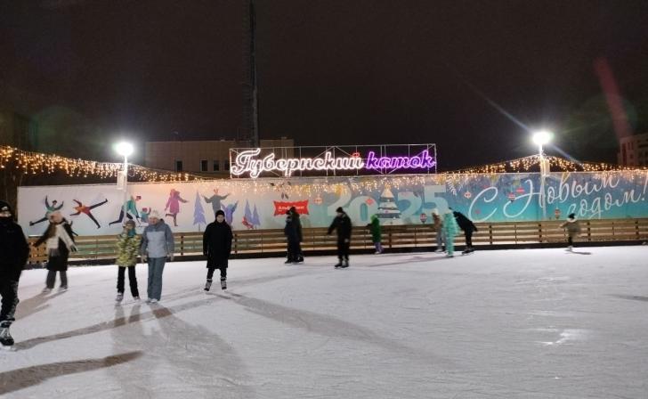 В Курске готовят к открытию Губернский каток