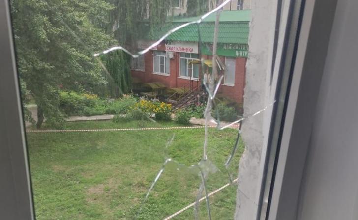 Хинштейн потребовал, чтобы на этой неделе застеклили филиал детской поликлиники №6 в Курске