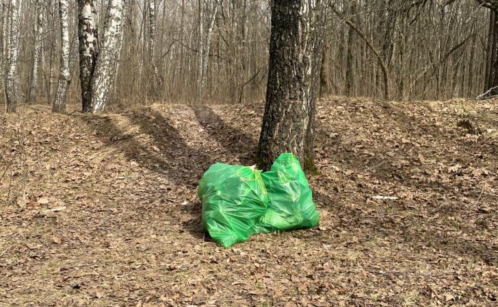 Куряне собрали около семи кубометров мусора на улице 50-лет Октября