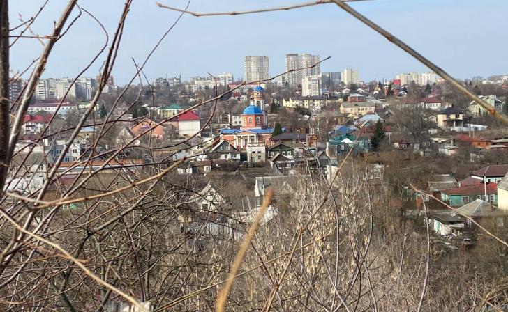 Курянин судится с администрацией города за падение на ветхой лестнице