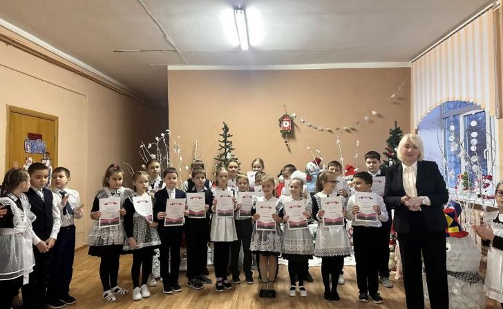 Школьники получили стипендии торговой сети «Европа»