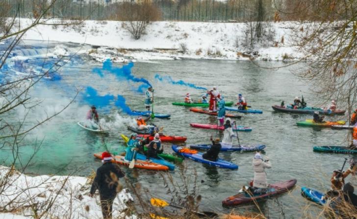 В Курске на реке Сейм прошел новогодний сап-фестиваль