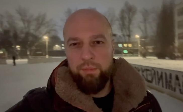 В школе №48 Курска заливают хоккейную коробку