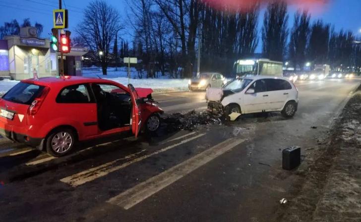 В Курске 4 января около 16:00 произошло серьёзное ДТП