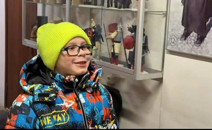 9‑летний Илья из Железногорска побывал на «Мосфильме» благодаря Хинштейну