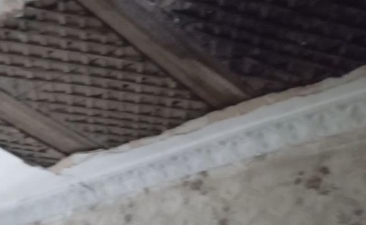 В Курске на Литовской 95а/5 обрушился потолок - жильцы ждут помощи