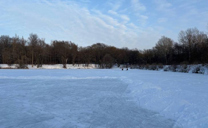 Спасатели считают лёд на курских водоемах опасным Спасатели считают лёд на курских водоемах опасным
