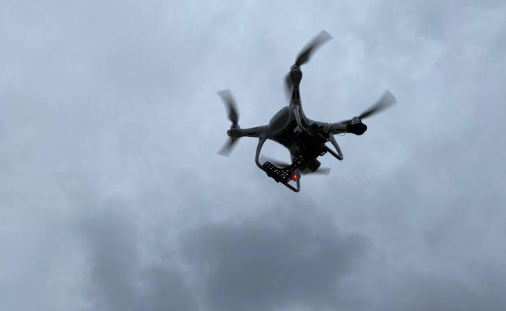 В Хомутовском районе Курской области в ходе атак ВСУ повреждены дома и машины