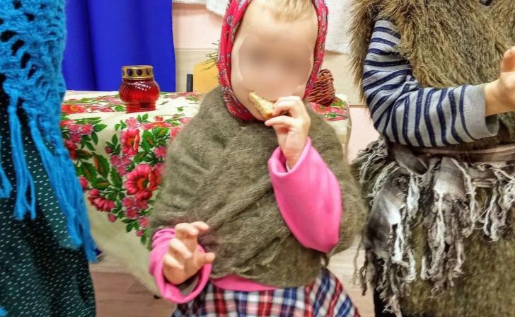 Курские чиновники показали, как дети познакомились с блокадным хлебом Курские чиновники показали, как дети познакомились с блокадным хлебом