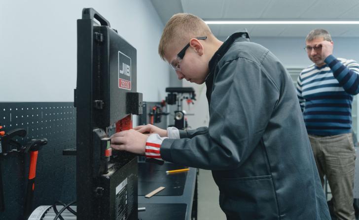 Металлоинвест оборудовал «классы 21 века» в школах Железногорска