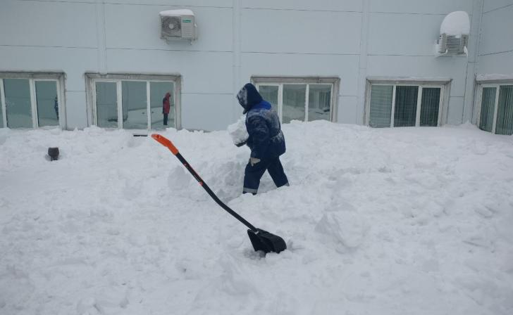 В комитете ЖКХ Курска надеются, что чистка снега поможет воспитать у молодежи ответственность