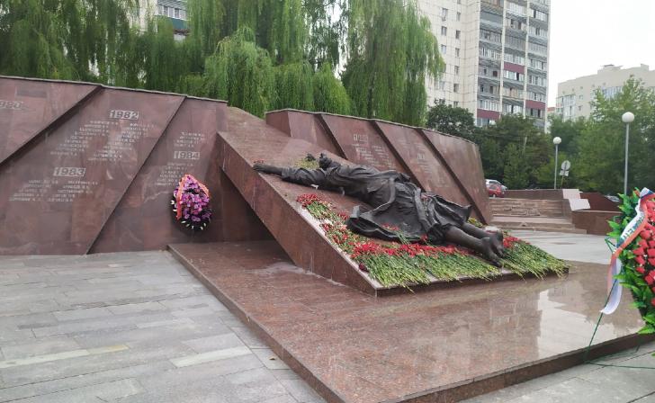 Скульптору Николаю Криволапову присвоили звание «Почетный гражданин города Курска» Скульптору Николаю Криволапову присвоили звание «Почетный гражданин города Курска»