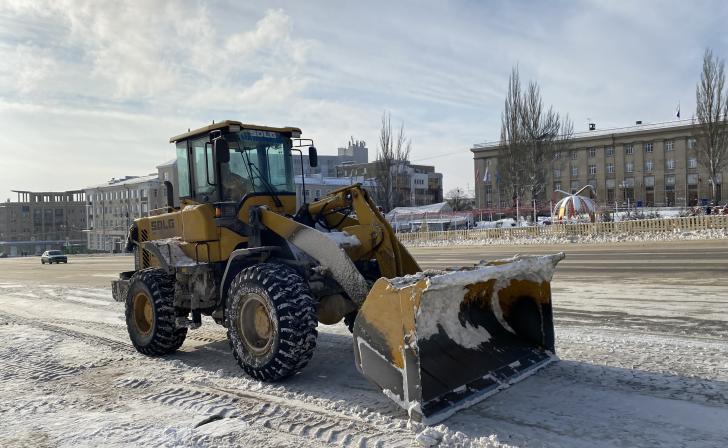 В Курске припаркованные автомобили помешали уборке города