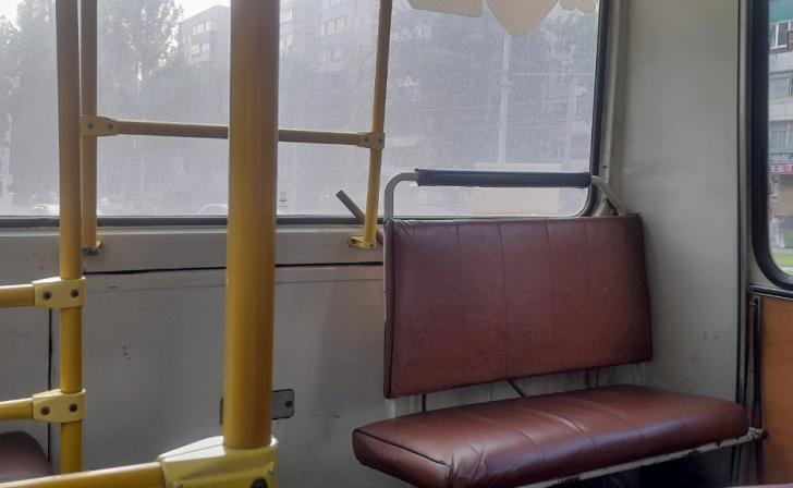 Орловчане жалуются на дырявые сидения и  грязные салоны в маршрутках