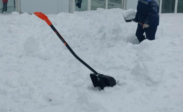 В Курской области за неделю скопилось большое количество жалоб на нечищенный снег В Курской области за неделю скопилось большое количество жалоб на нечищенный снег