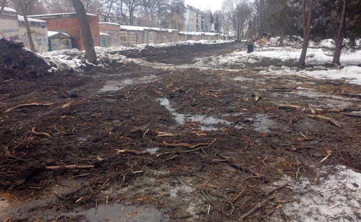 В Курске на Мемориале павших тяжёлая техника проехала по могилам ветеранов войны