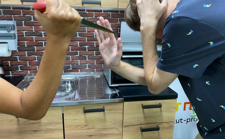 В Курске женщину осудили за нападение с ножом на сожителя