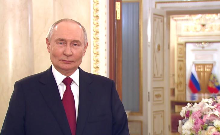 Владимир Путин поздравил россиянок с 8 Марта