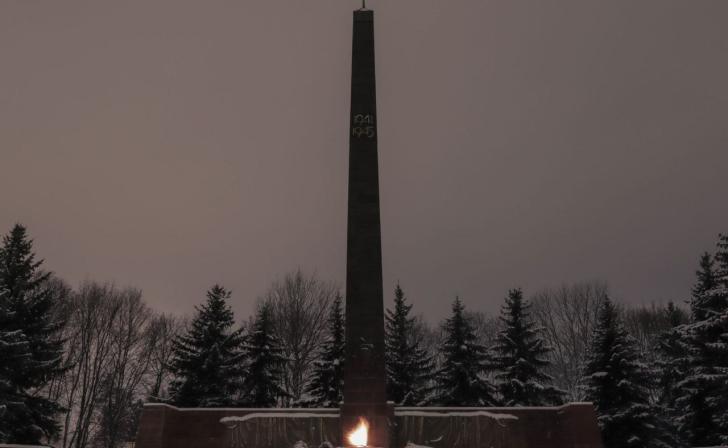 Подрядчику вынесено предостережение из-за разрушения 11-ти надгробий на мемориале в Курске