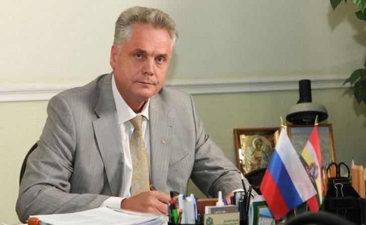 Заявление об увольнении написал глава Золотухинского района Виктор Кожухов