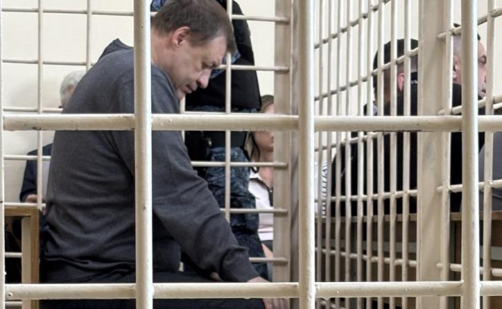 19 лет колонии обвинение запросило для экс-замгубернатора Алексея Дедова