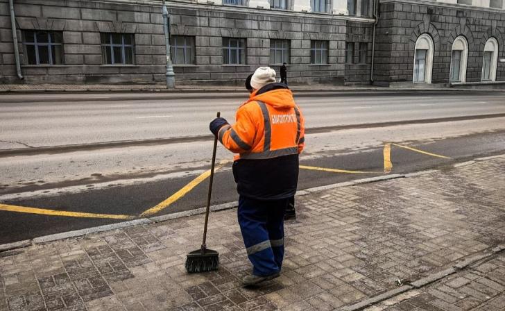 На улицах Курска началась уборка песка после зимы На улицах Курска началась уборка песка после зимы