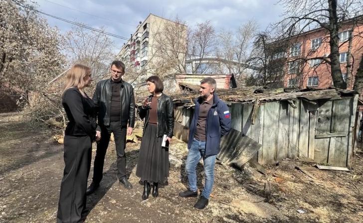 Старые сараи в центре Курска обещают снести к концу этой недели Старые сараи в центре Курска обещают снести к концу этой недели