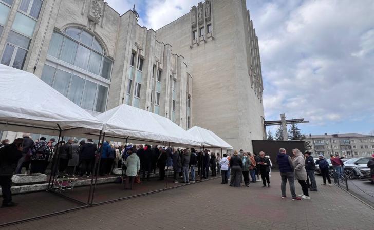 В кассах курского Драмтеатра идёт продажа билетов на спектакли столичных театров