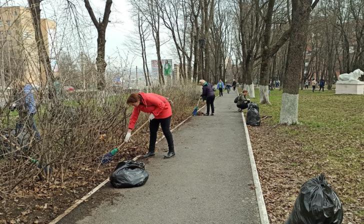 В Курске почти 3,5 тыс.человек за день убрали более 280 кубометров мусора
