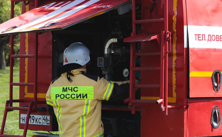 В Курской области утром сгорел сарай