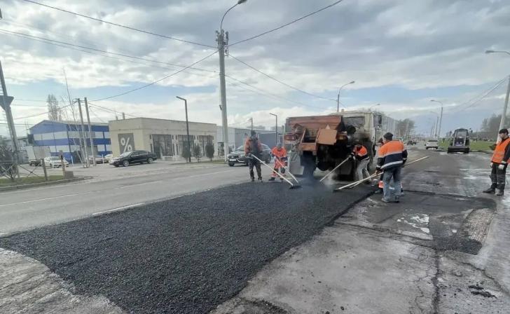 В Курске стартовал ямочный ремонт во дворах на пр.Дериглазова