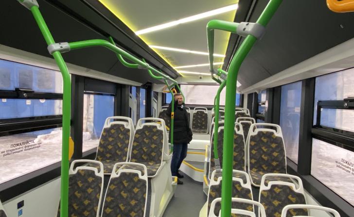 В Курске из-за ночного снегопада обледенела контактная сеть троллейбуса